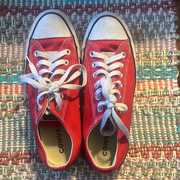 Red Converse All Star Unisex Mens 7 Womens 9 Red Low Top Sneaker Shoes - Picture 2 of 4